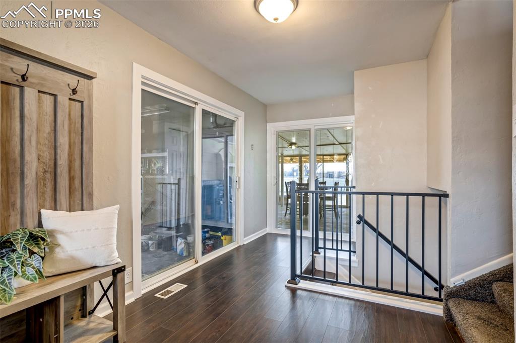 Image 5 of 47: Entry