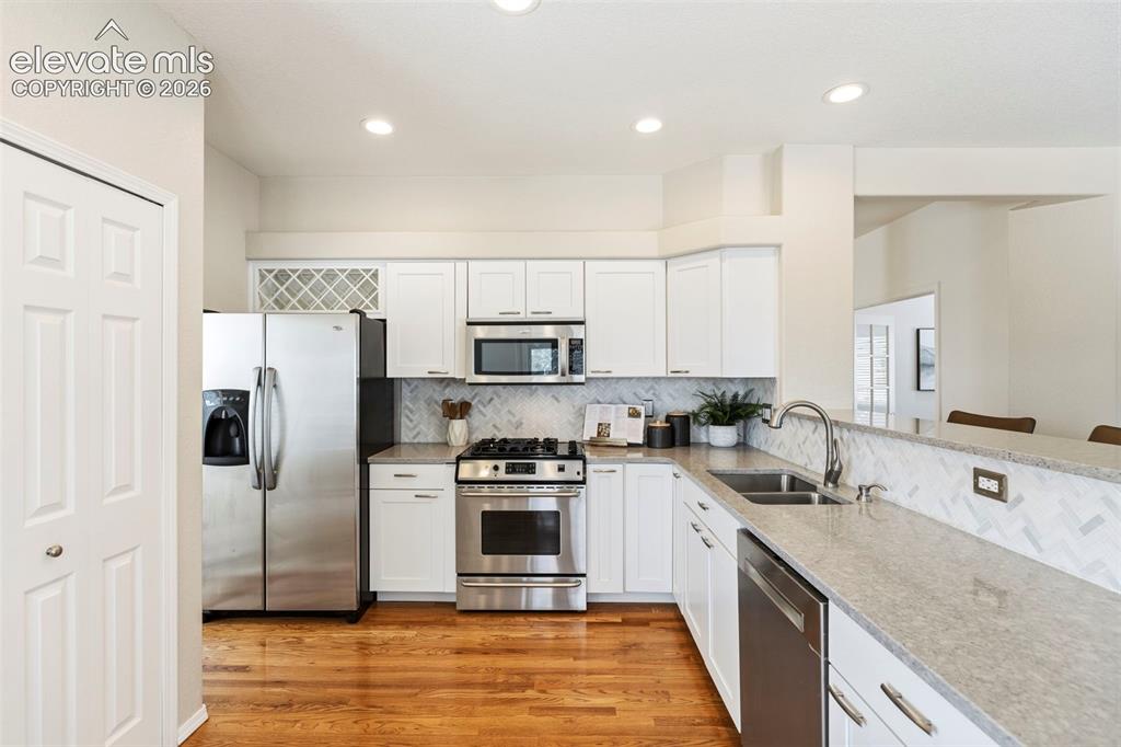 Image 11 of 36: Kitchen