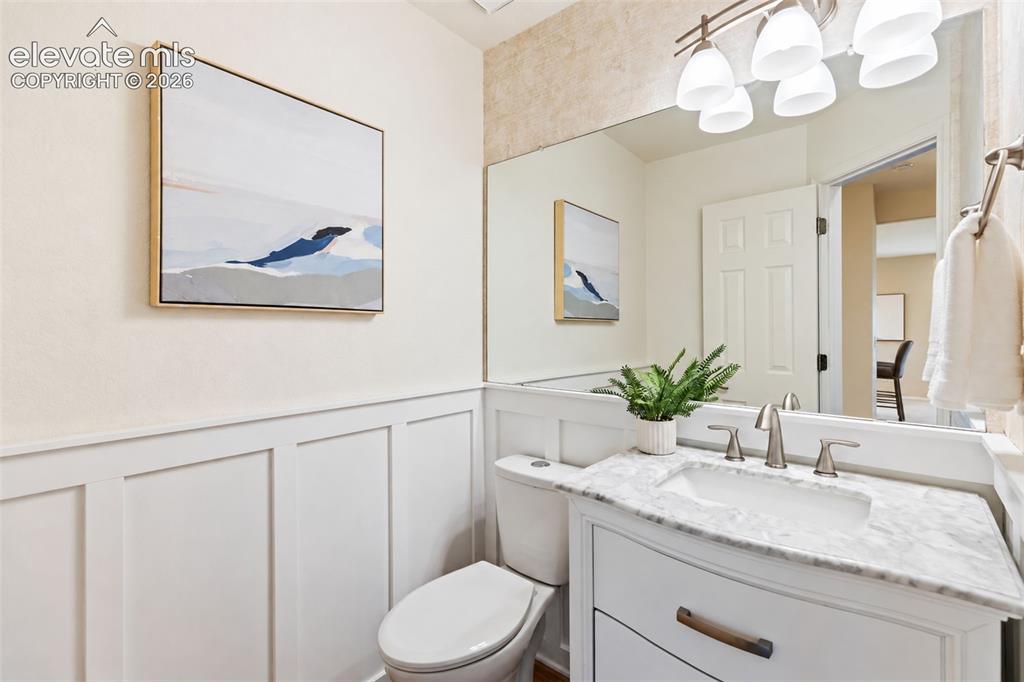 Image 17 of 36: Bathroom