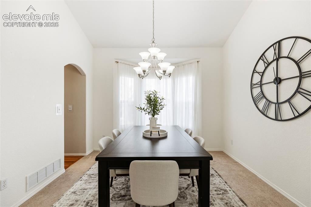 Image 7 of 36: Dining Area