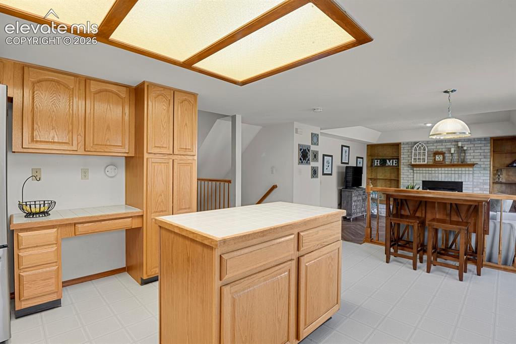 Image 11 of 32: Kitchen