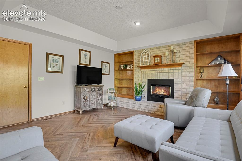 Image 15 of 32: Living Room