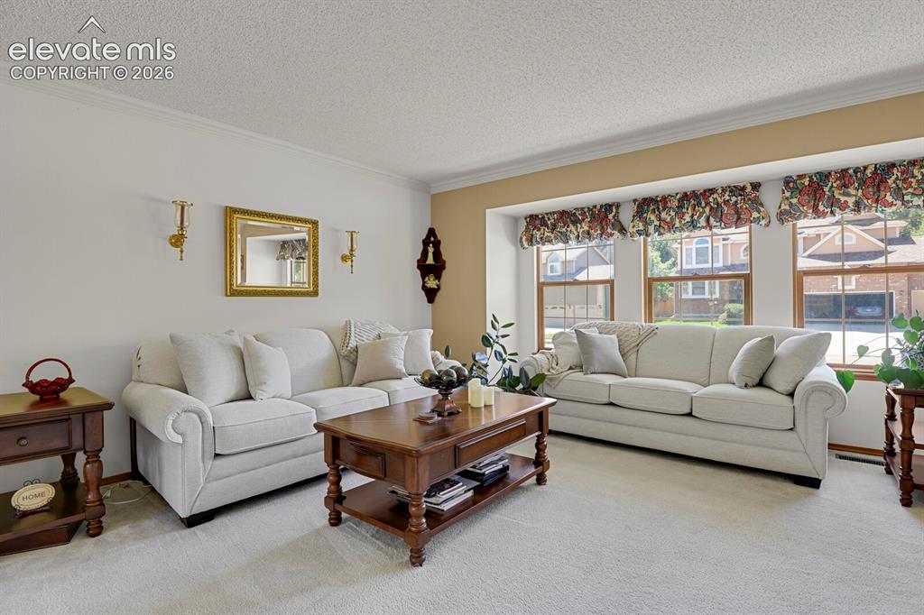Image 5 of 32: Living Room