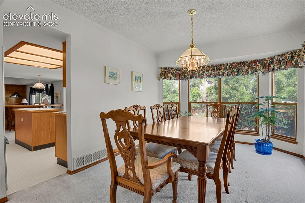 Image 9 of 32: Dining Area