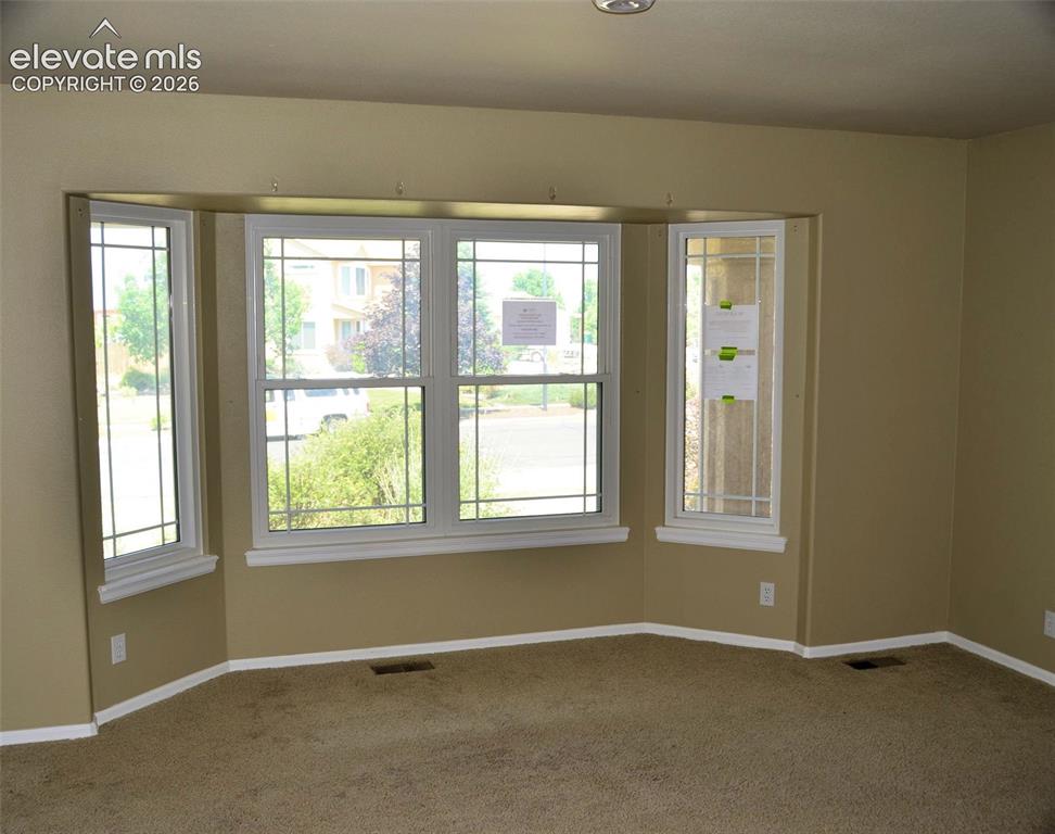 Image 5 of 17: Dining Room