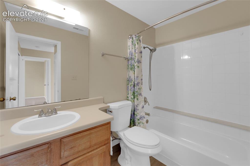Image 5 of 22: Bathroom