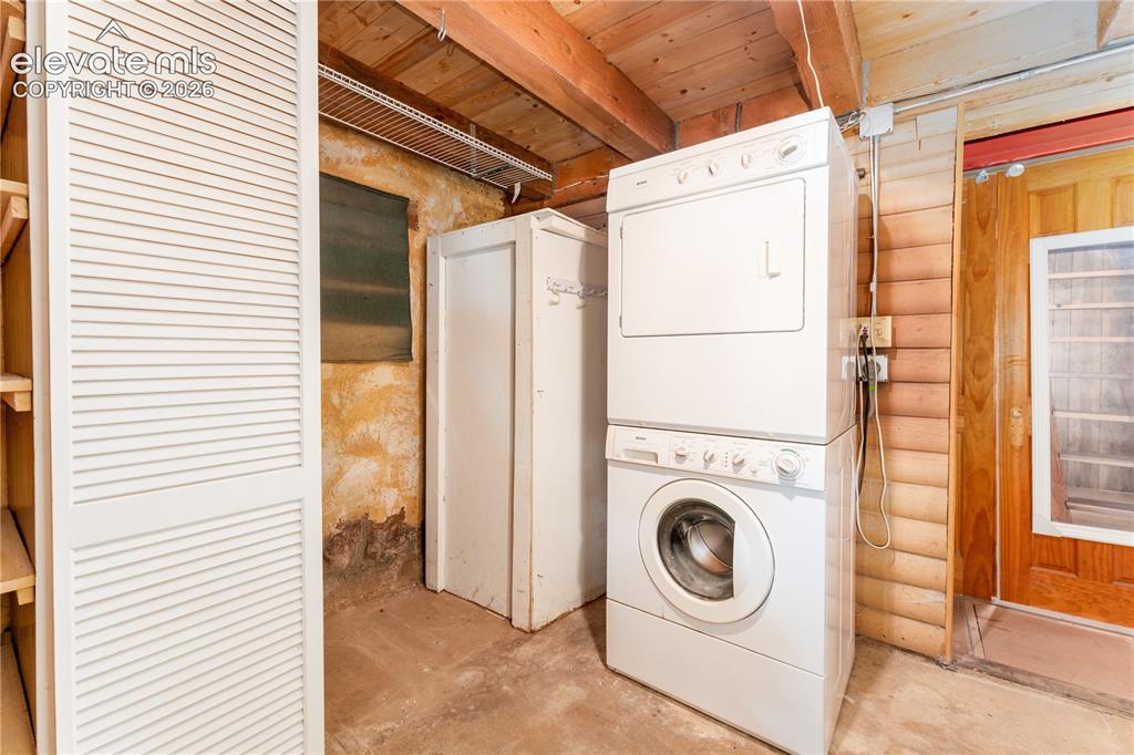 Image 12 of 27: Laundry