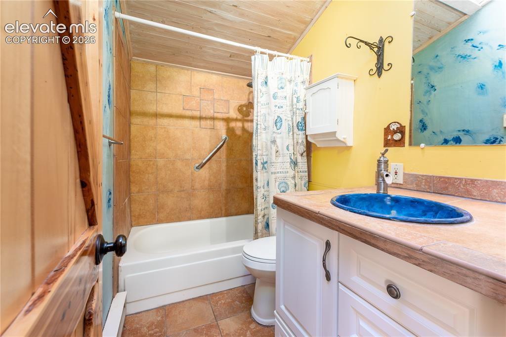 Image 9 of 27: Bathroom