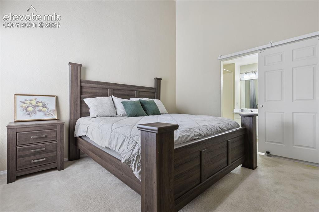 Image 14 of 35: Bedroom