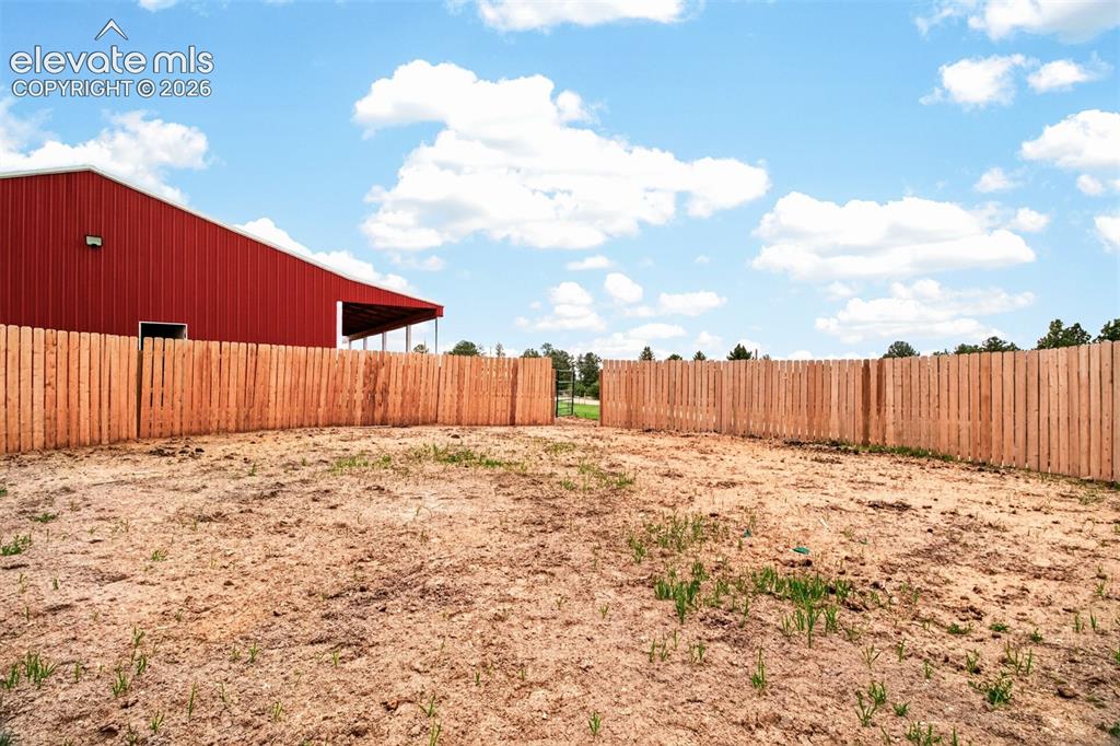 Image 46 of 50: New Round Pen for your Horses!!!