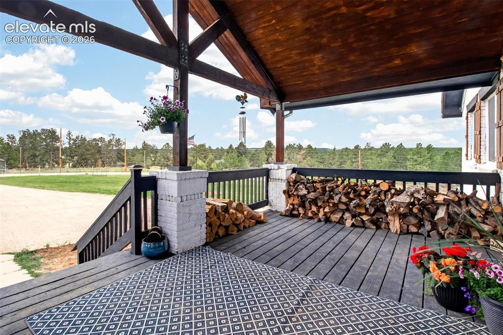 Image 6 of 50: Deck