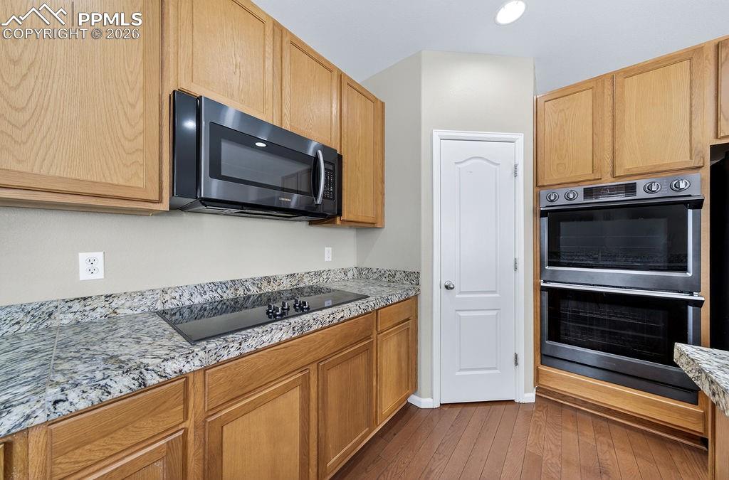 Image 11 of 45: Kitchen