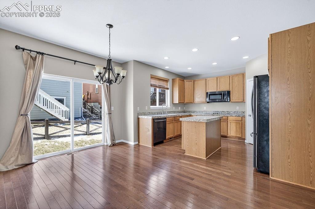 Image 13 of 45: Kitchen