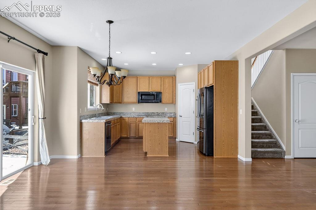 Image 14 of 45: Kitchen