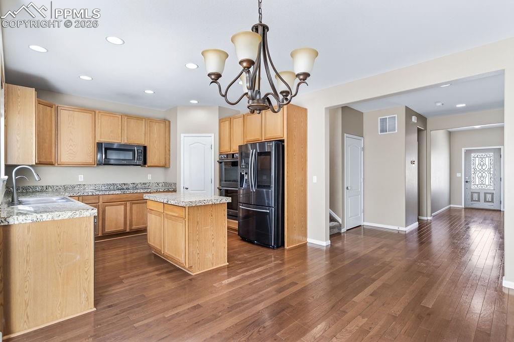 Image 8 of 45: Kitchen