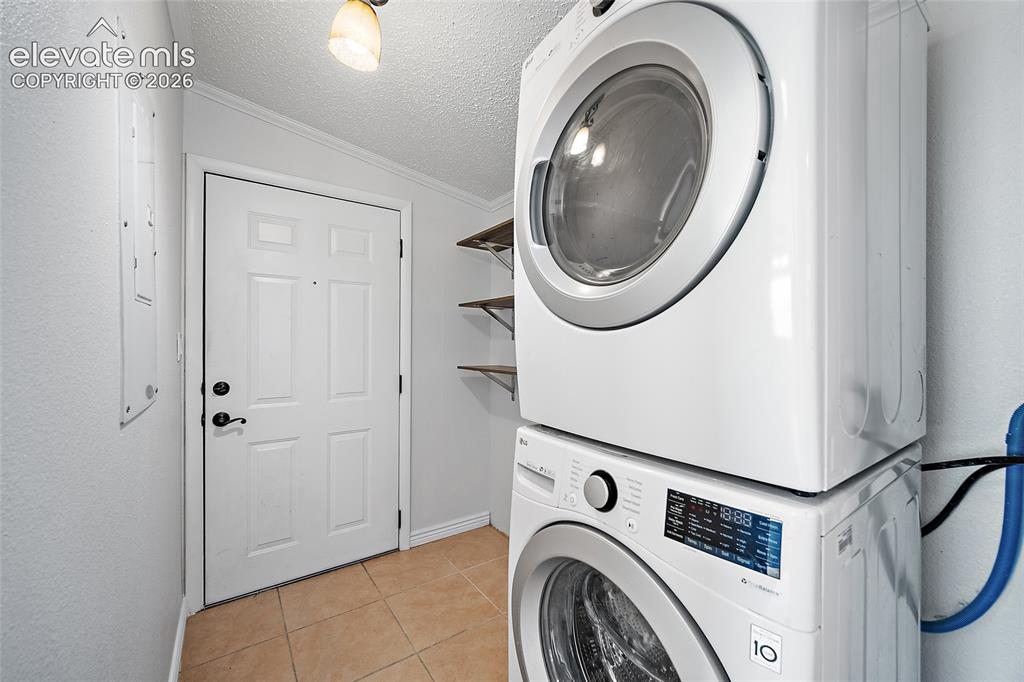 Image 22 of 45: Laundry