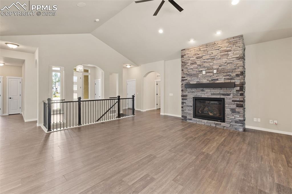 Image 14 of 50: Living Room