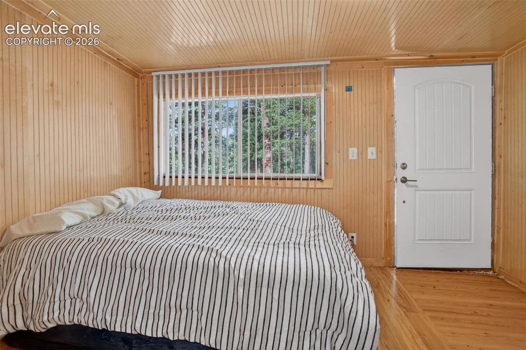 Image 15 of 39: Bedroom