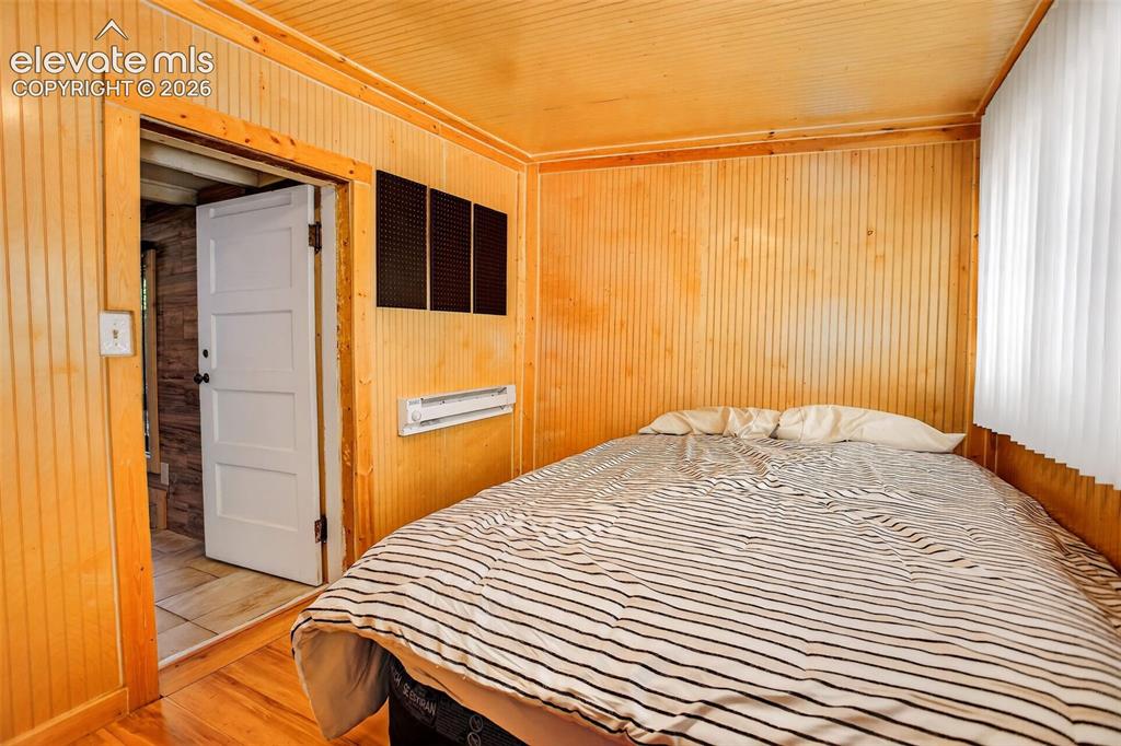 Image 16 of 39: Bedroom