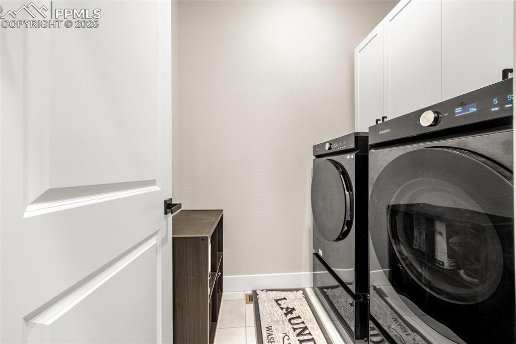 Image 18 of 35: Smart washer and dryer included!