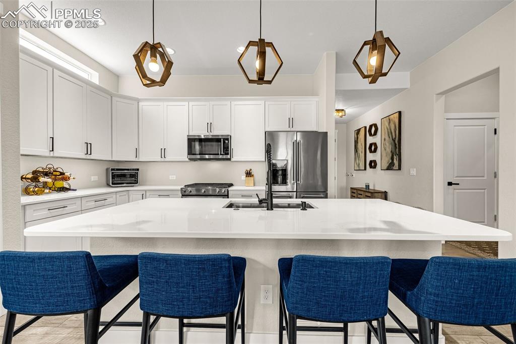 Image 7 of 35: Touchless faucet + all appliances stay!