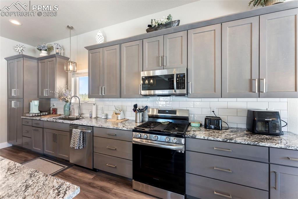 Image 12 of 42: Kitchen