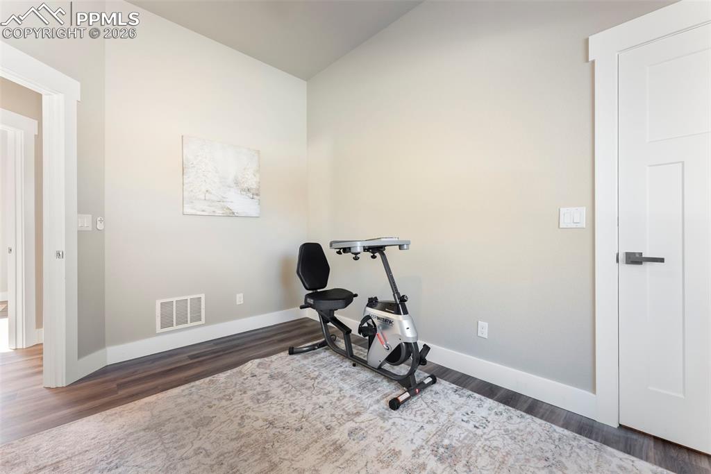 Image 23 of 42: Bedroom