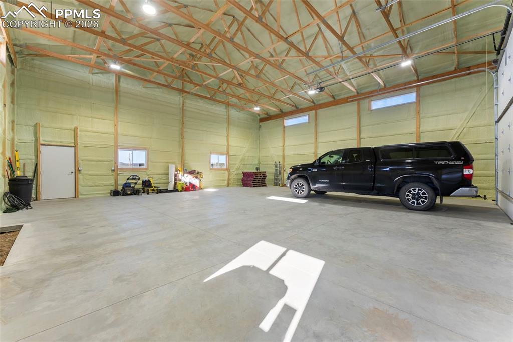 Image 28 of 42: Garage