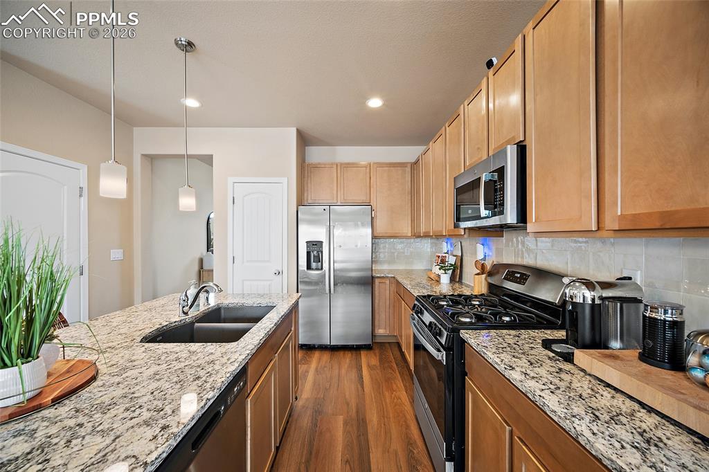 Image 10 of 49: Kitchen