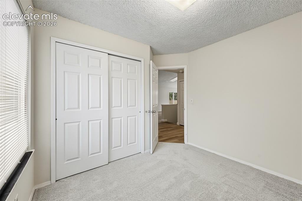 Image 17 of 25: Bedroom