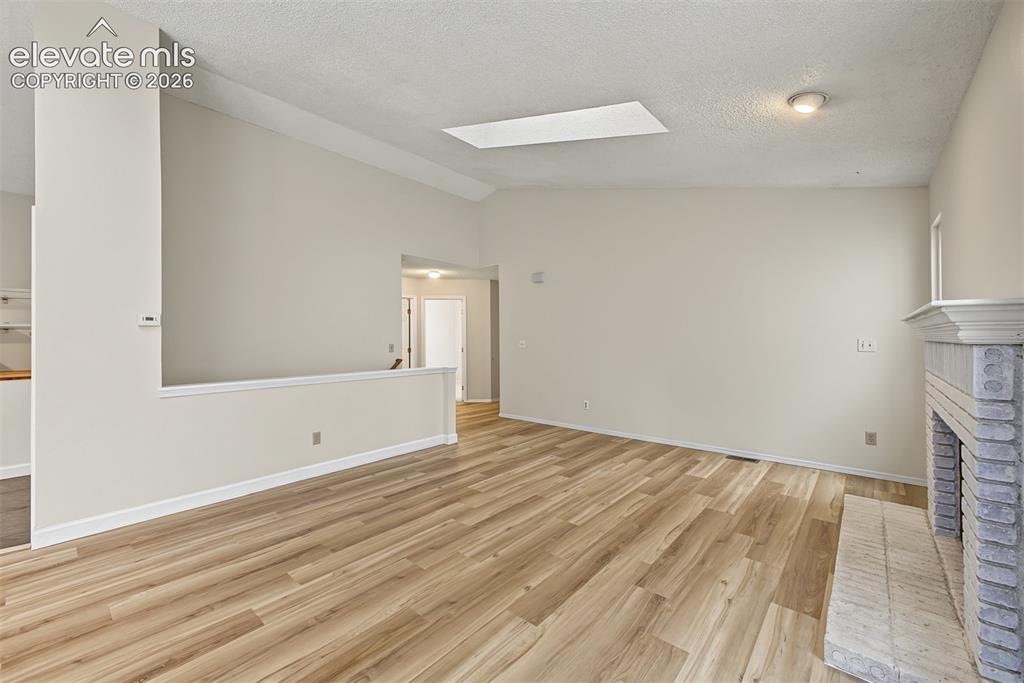 Image 7 of 25: Living Room