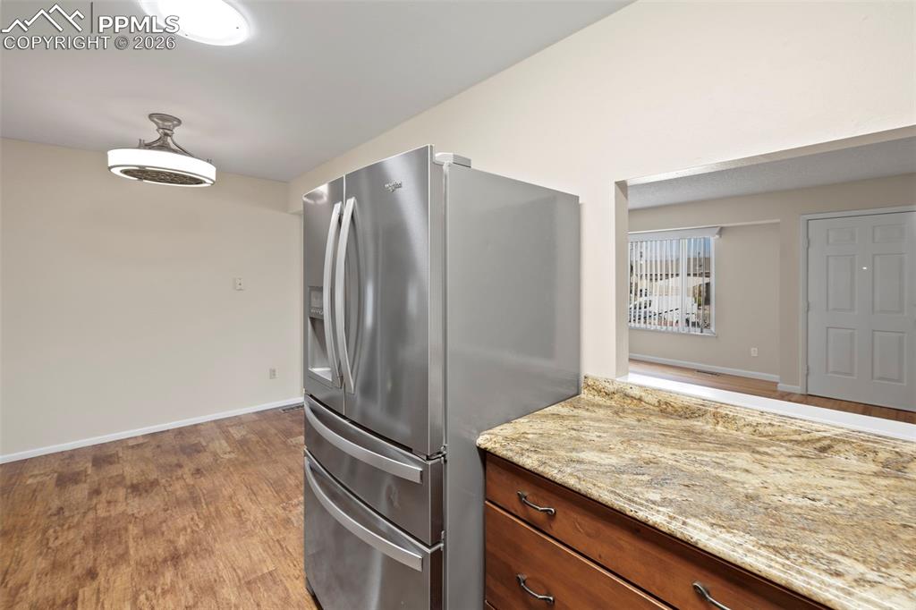 Image 13 of 50: Kitchen