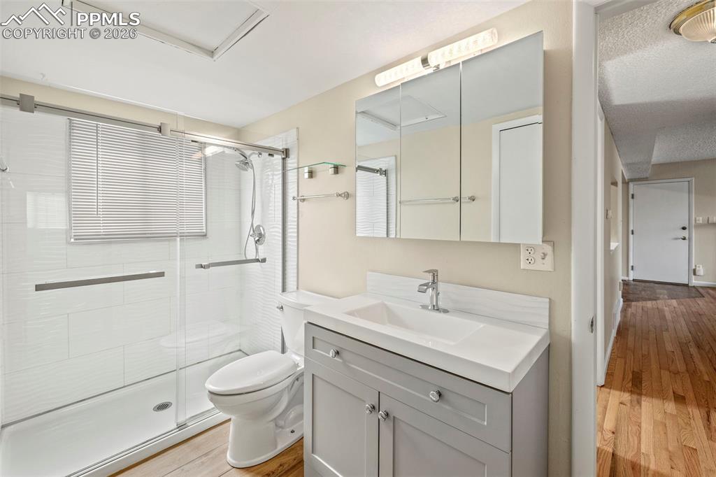 Image 21 of 50: Master Bathroom