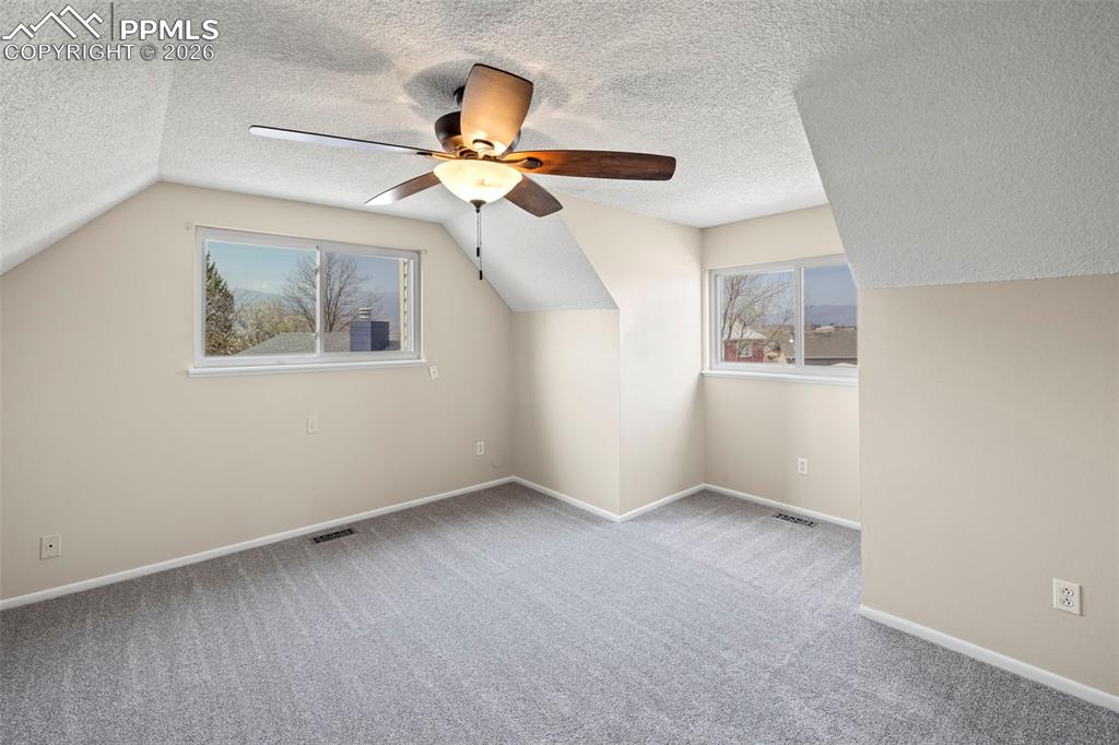 Image 25 of 50: Bed 2