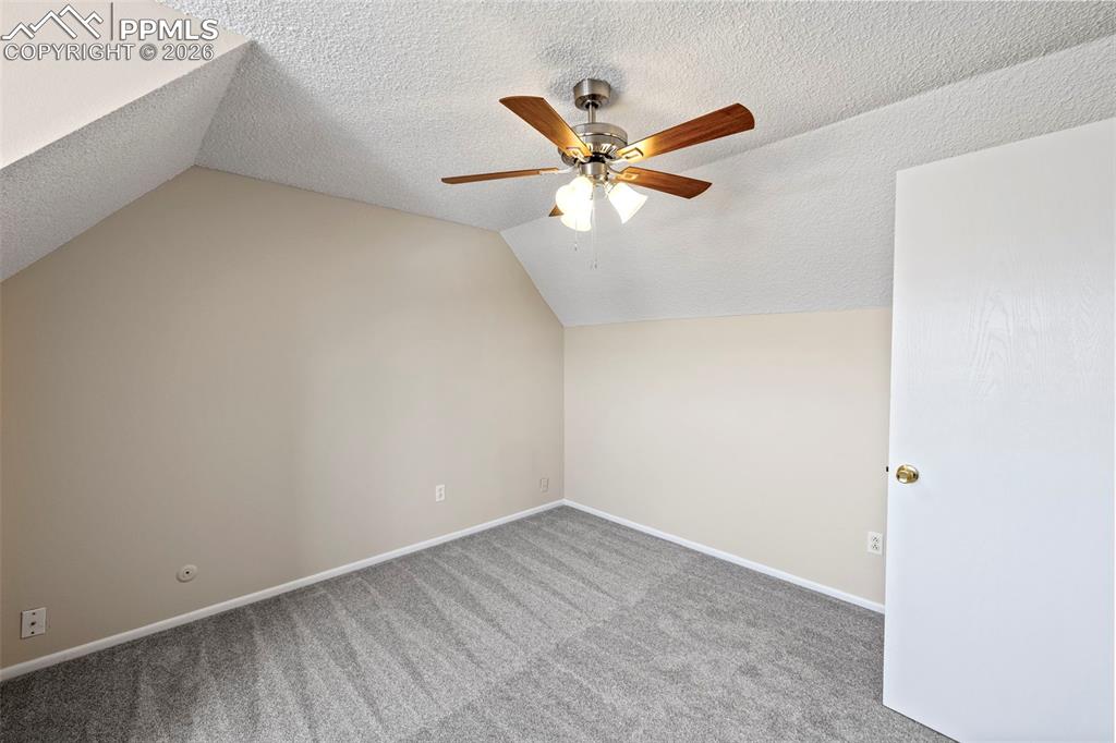 Image 26 of 50: Bed 2