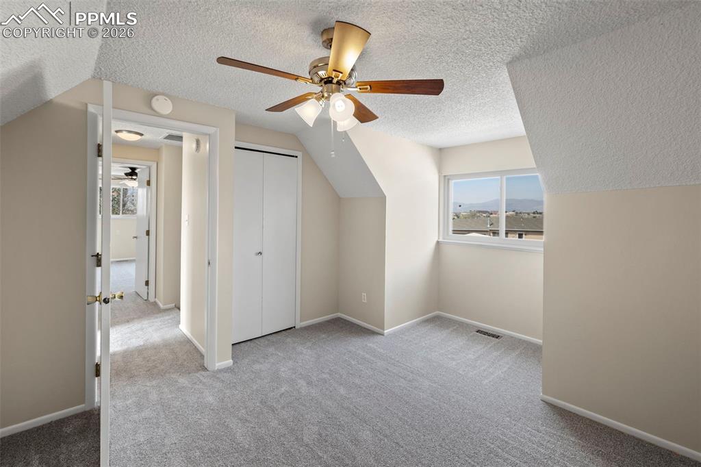 Image 28 of 50: Bed 2