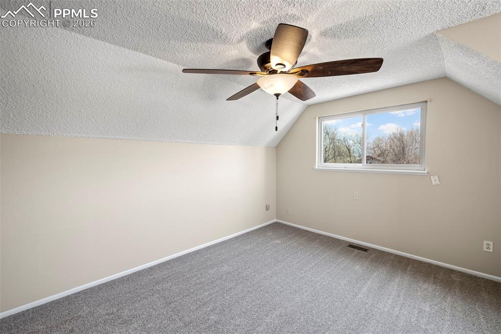 Image 31 of 50: Bed 3