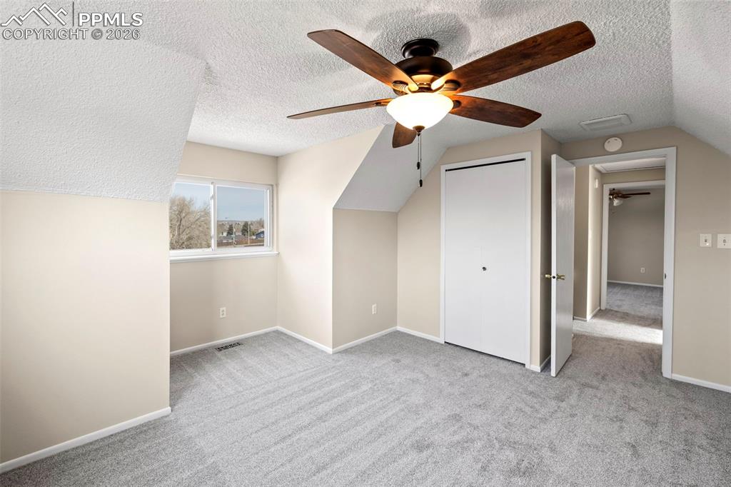 Image 33 of 50: Bed 3