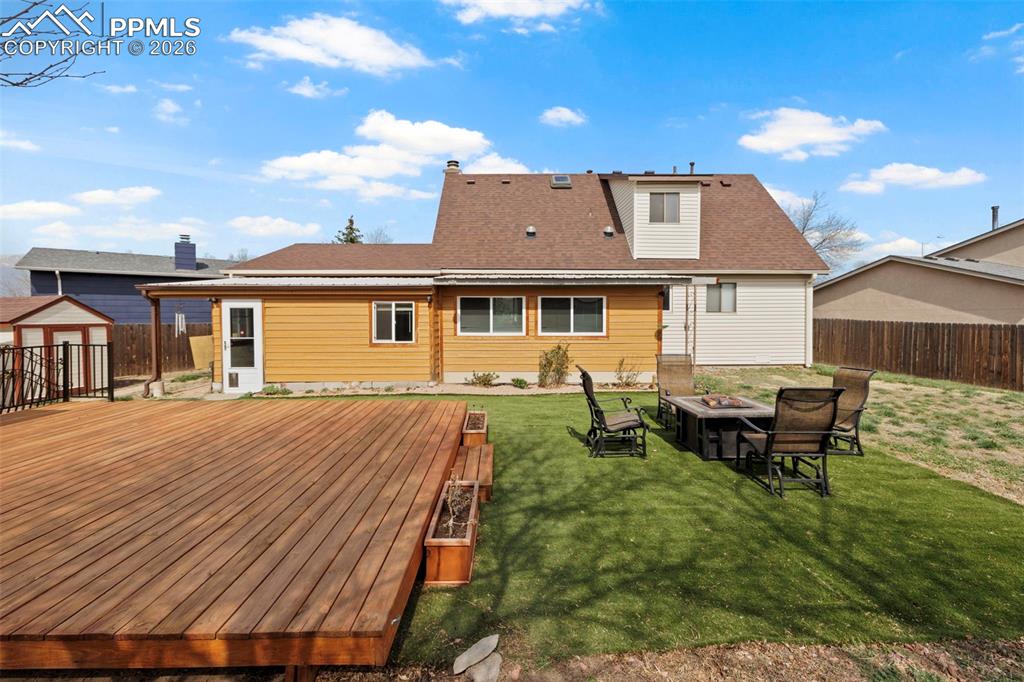 Image 40 of 50: Back of Structure