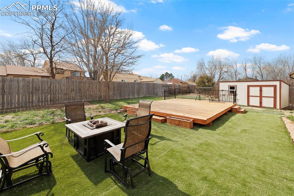 Image 43 of 50: Yard