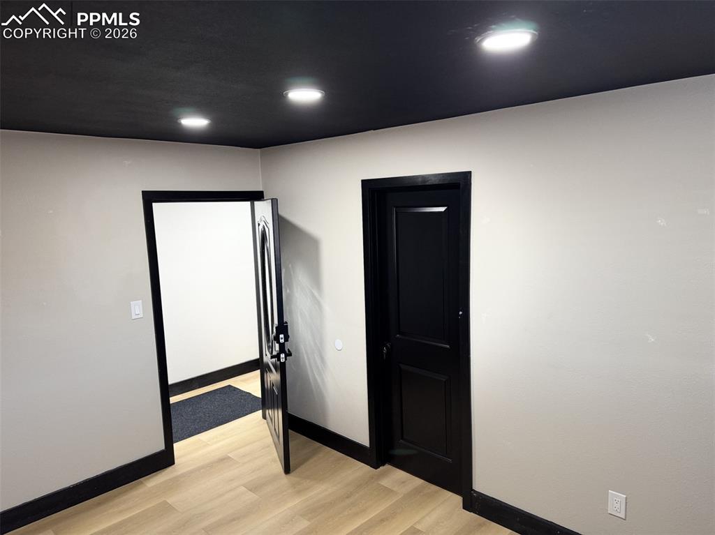 Image 18 of 24: Suite 106