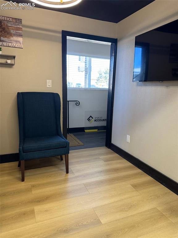 Image 5 of 24: Sitting Room