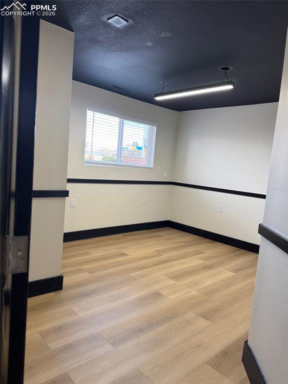 Image 8 of 24: Suite 101