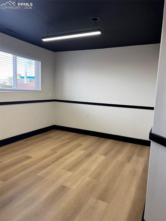 Image 9 of 24: Suite 101