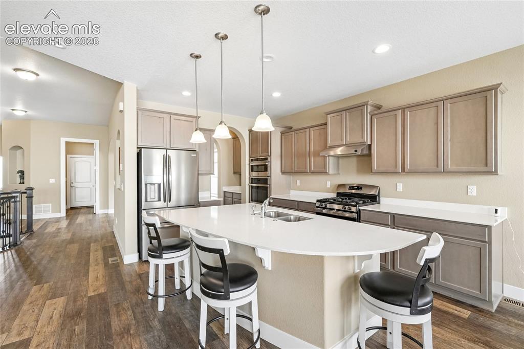 Image 10 of 43: Kitchen