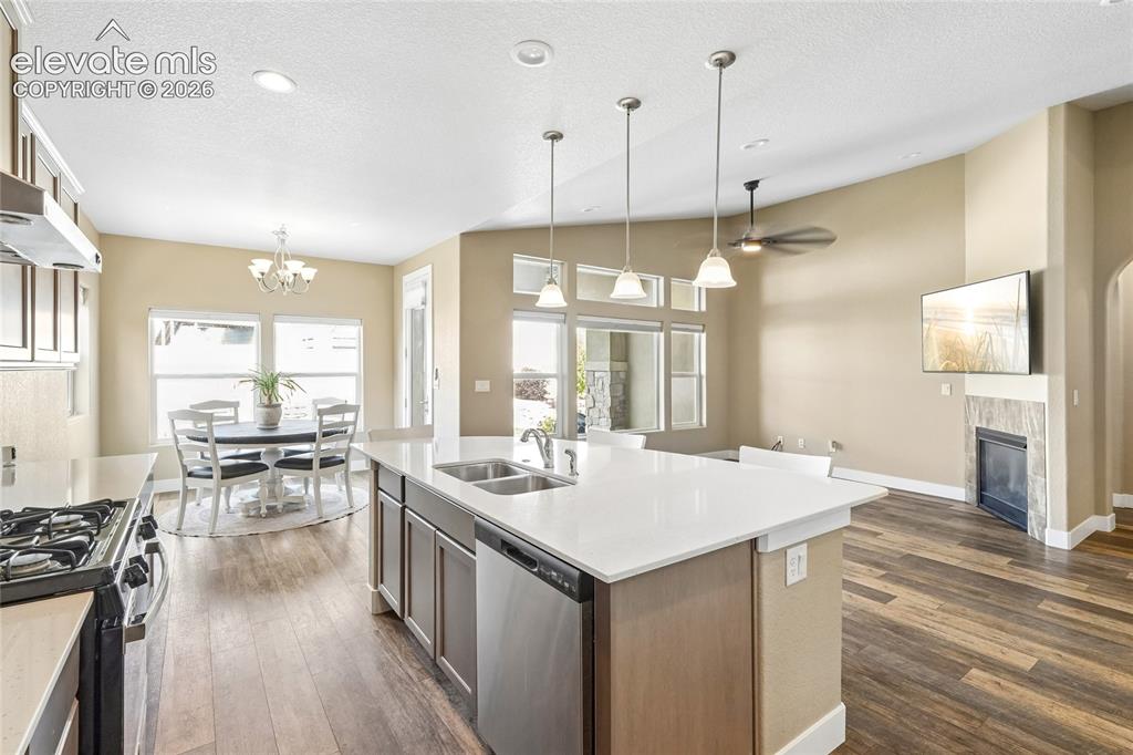 Image 11 of 43: Kitchen