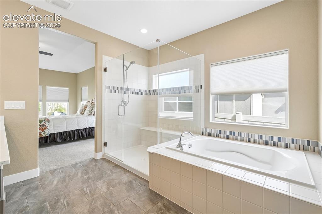Image 19 of 43: Bathroom