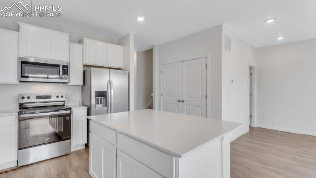 Image 11 of 23: Kitchen