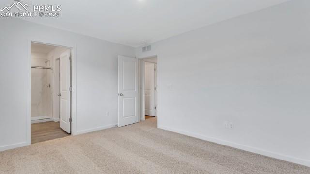 Image 16 of 23: Bedroom