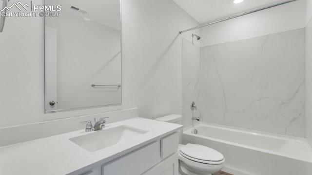 Image 18 of 23: Bathroom